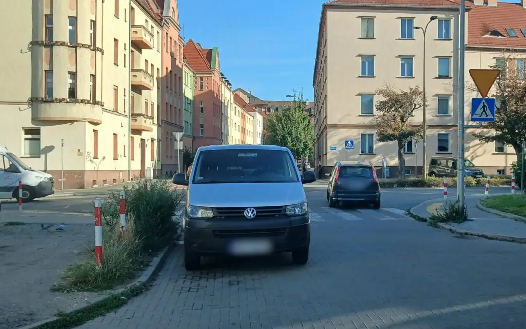 Mandat za parkowanie w bliskości skrzyżowania w Opolu