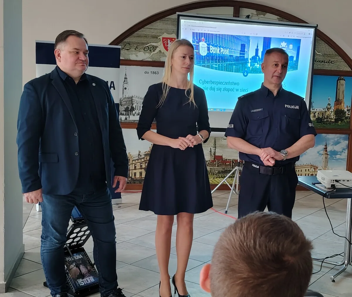 Wspólne działania policji i banku na rzecz bezpieczeństwa finansowego