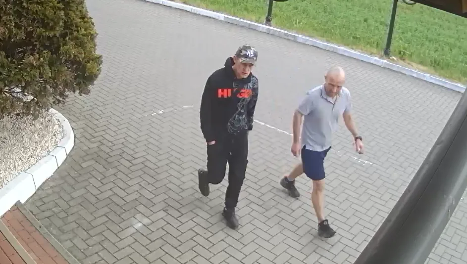 Wizerunki mężczyzn poszukiwanych za kradzież samochodu