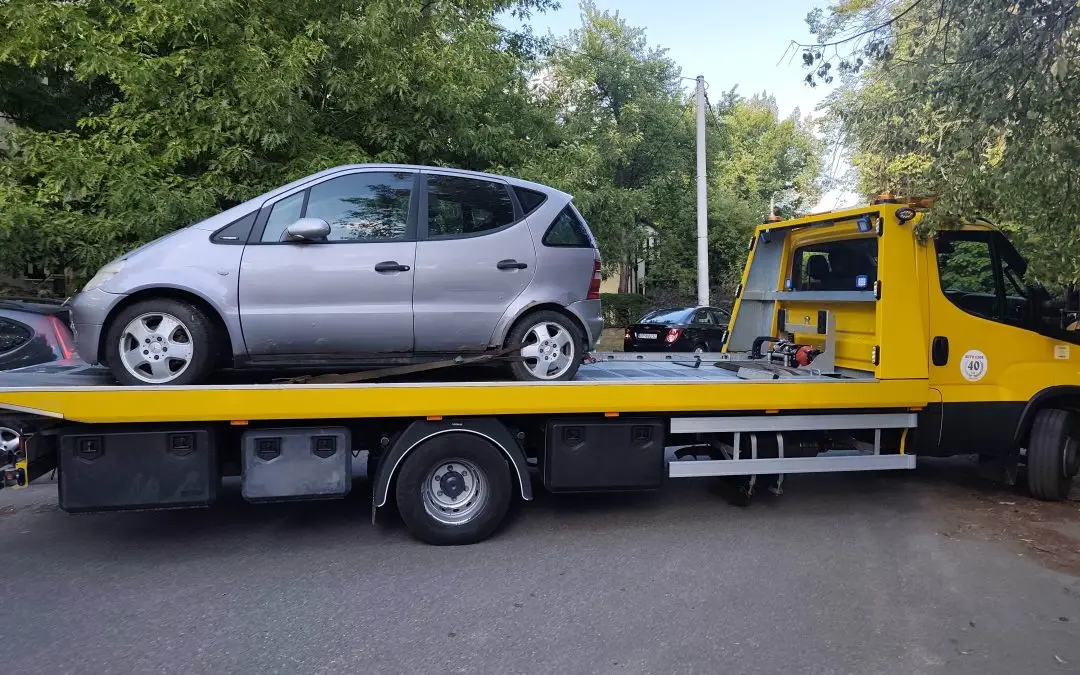 Odholowanie porzuconego samochodu przez Straż Miejską w Opolu