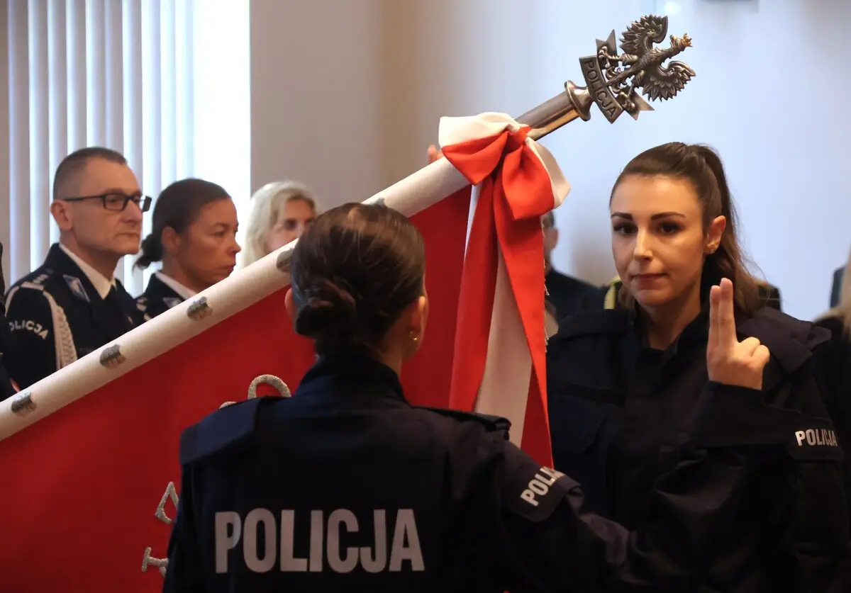 Ceremonia przyjęcia nowych policjantów i odznaczenia zasłużonych funkcjonariuszy w Opolu