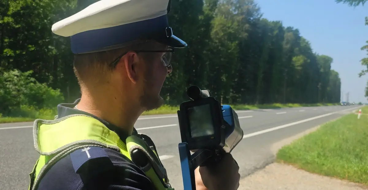 Kierowca Mercedesa z zatrzymanym prawem jazdy za przekroczenie prędkości