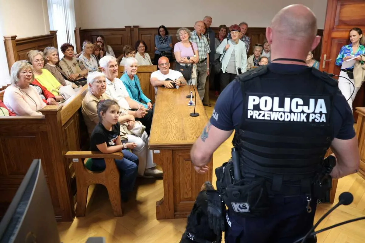 Prudniccy policjanci uczestniczyli w „Nocy Otwartych Sądów 2026”
