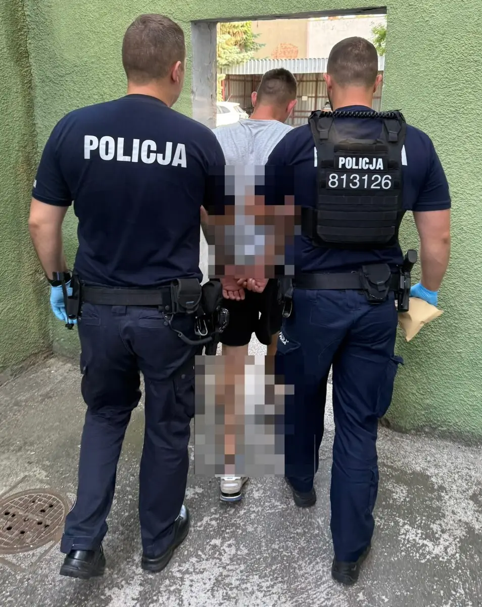 Policjanci zatrzymali poszukiwanego mężczyznę w trakcie interwencji