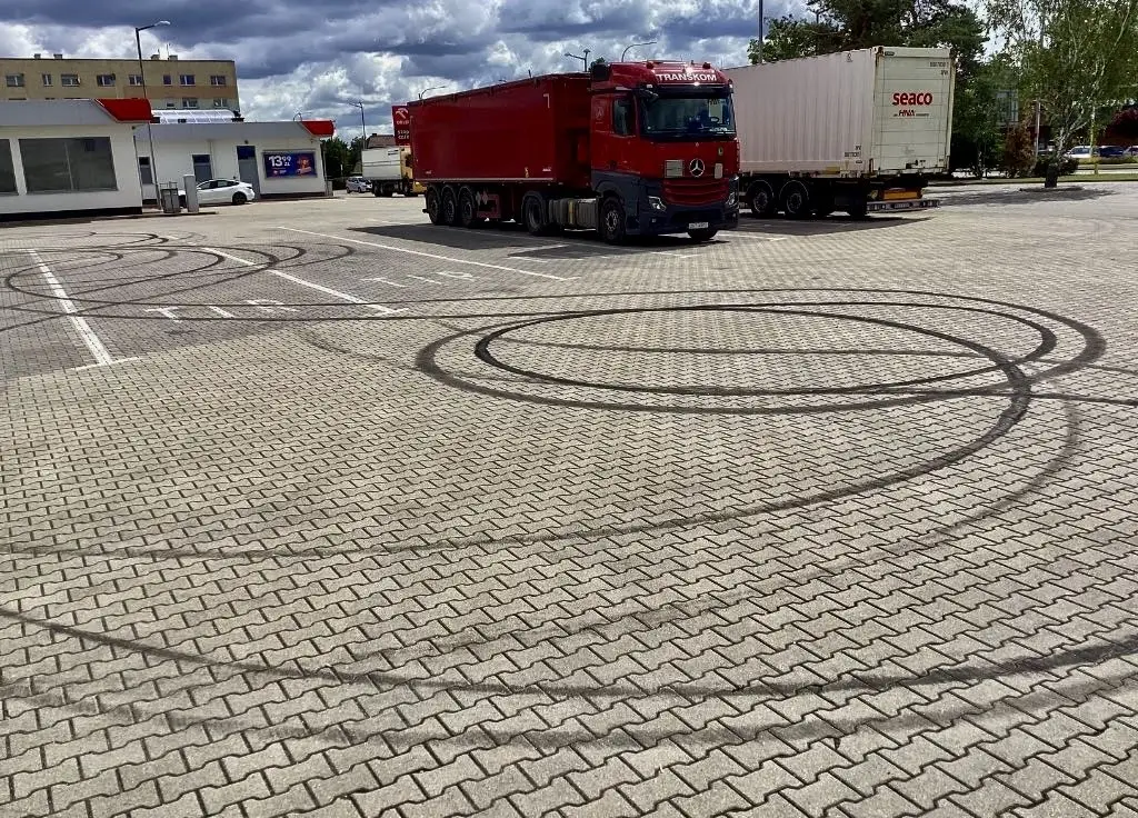 Właściciel BMW ukarany za niebezpieczne manewry