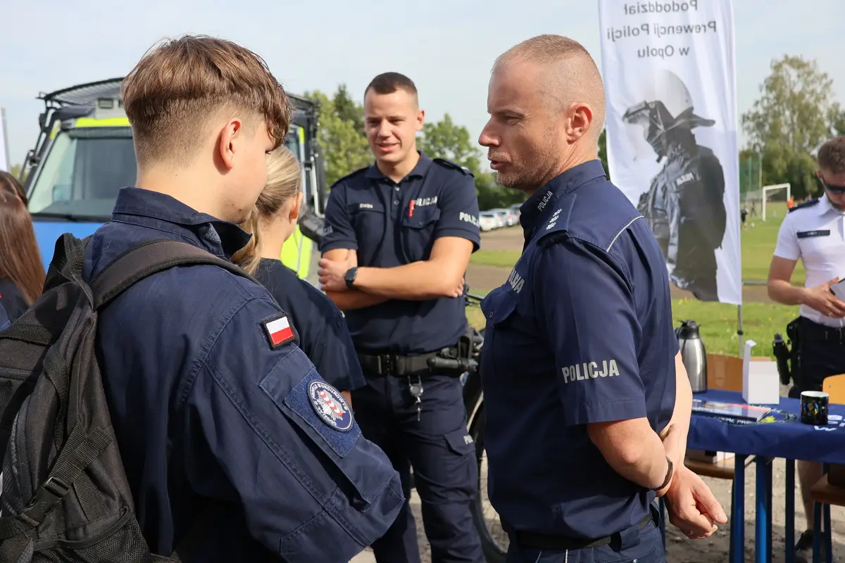 Obchody Dnia Patrona w Zespole Szkół im. Józefa Warszewicza w Prószkowie z udziałem opolskich policjantów