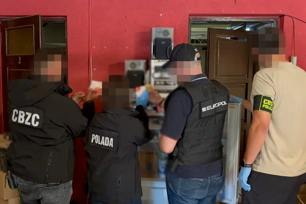 Zatrzymania w związku z nielegalnym obrotem sterydami - 8 osób aresztowanych