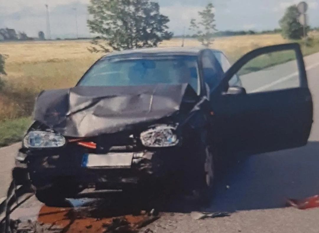 Nietrzeźwi kierowcy spowodowali kolizję i planowali przewóz pasażerów