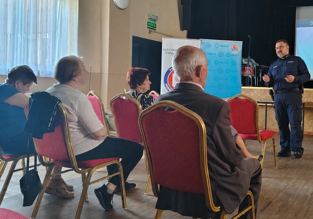 Edukacja cyberbezpieczeństwa dla seniorów w Lewinie Brzeskim