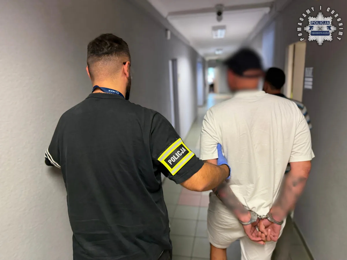 29-latek uszkodził dwa samochody, złamał zakaz prowadzenia pojazdów