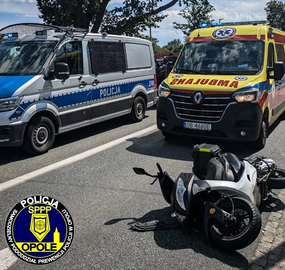 Interwencja policji w sprawie wypadku motorowerzysty