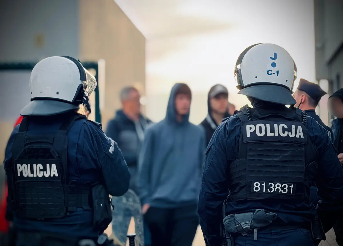 Zabezpieczenie meczu KS Chemik Kędzierzyn-Koźle - MKS Polonia Prószków-Przysiecz przez policję
