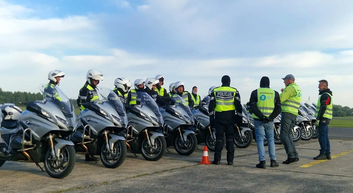 Policjanci z Nysy doskonalili technikę jazdy motocyklem