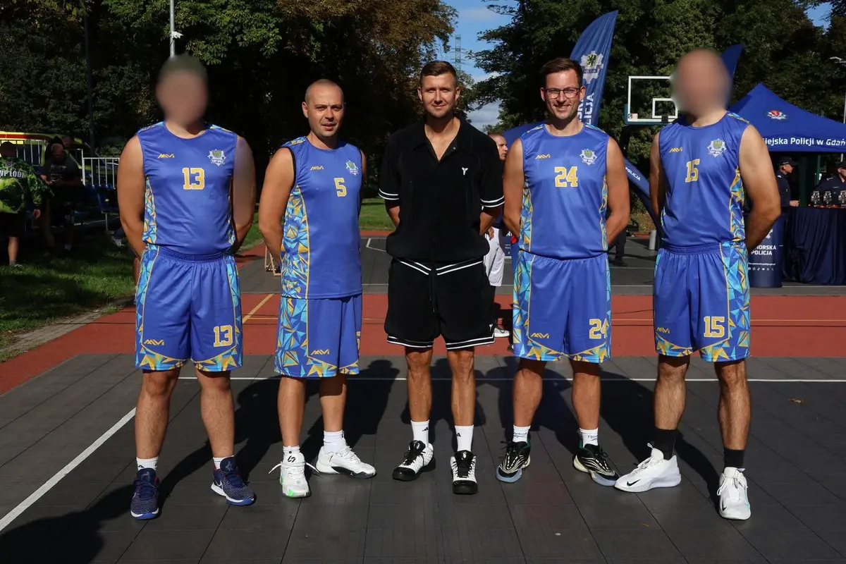 Reprezentacja opolskich policjantów na Mistrzostwach Polski w koszykówce 3x3