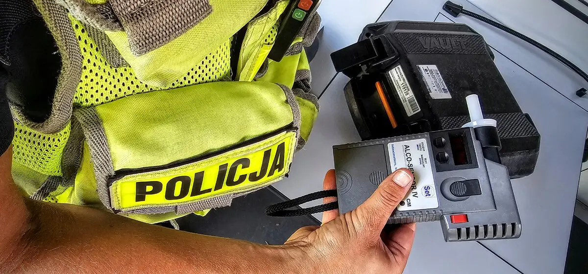 Nietrzeźwy kierowca na uszkodzonych felgach zatrzymany przez policję