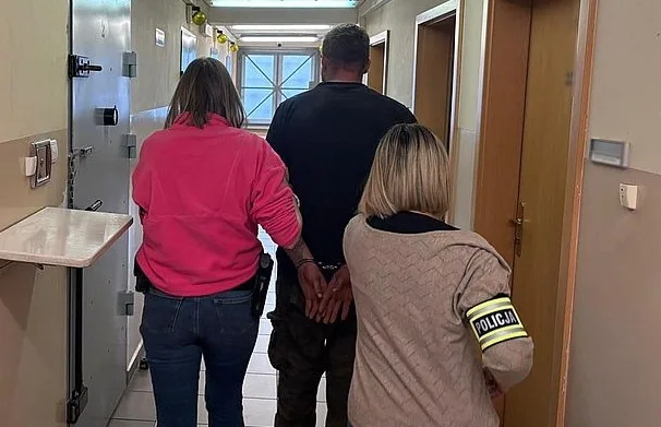 Mężczyzna bez uprawnień kierował pojazdem i miał narkotyki