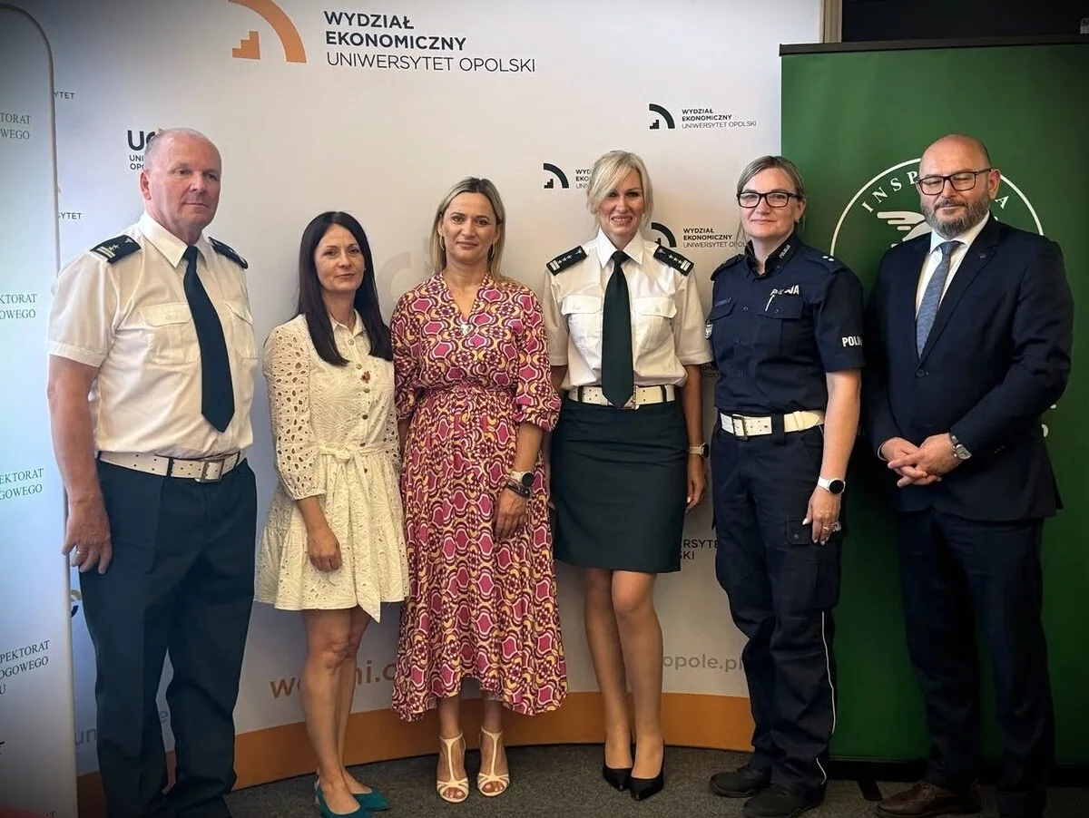 Konferencja o bezpieczeństwie transportu z udziałem opolskiej Policji