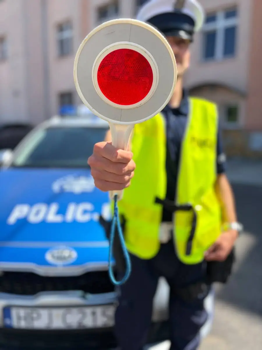 Policjanci z Głubczyc zatrzymali nietrzeźwą kobietę i kierującą bez uprawnień