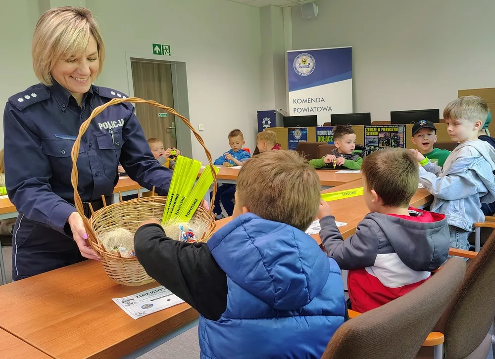 Przedszkolaki odwiedziły komendę w Brzegu