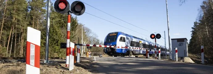 Niebezpieczna sytuacja na przejeździe kolejowym w powiecie opolskim