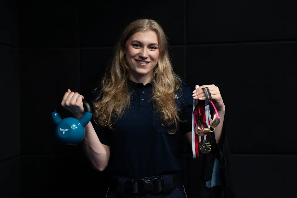 Sierż. Oliwia Mosek: Pływanie jako pasja i droga do sukcesów sportowych