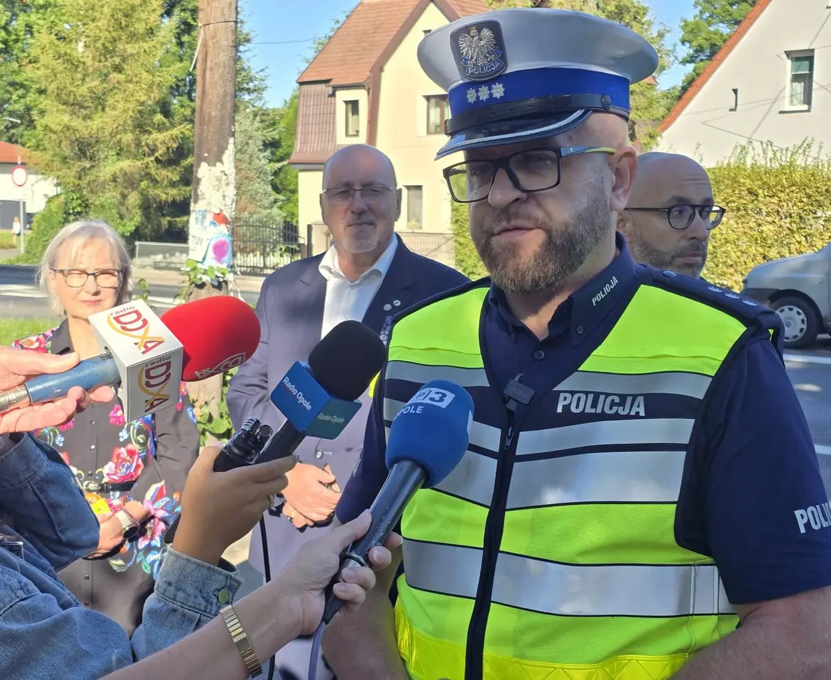 Briefing policji o bezpieczeństwie dzieci w ramach akcji "Bezpieczna droga do szkoły"