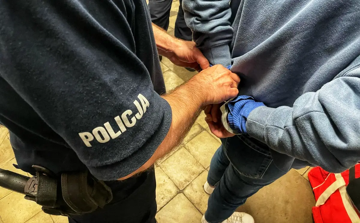 27-latek zatrzymany za atak na kobietę i kradzież ładowarki