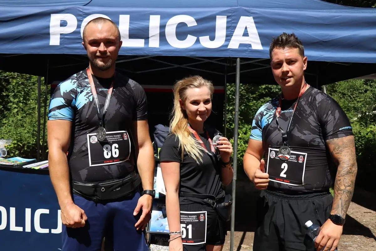 Policjanci z Głubczyc i Kietrza upamiętnili zmarłych funkcjonariuszy i żołnierzy