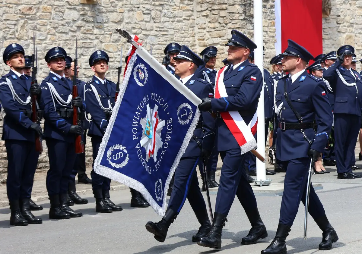 Obchody Święta Policji w Krapkowicach z wręczeniem sztandaru