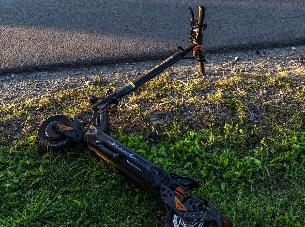 Wypadek z udziałem hulajnogi elektrycznej - nastolatka trafiła do szpitala