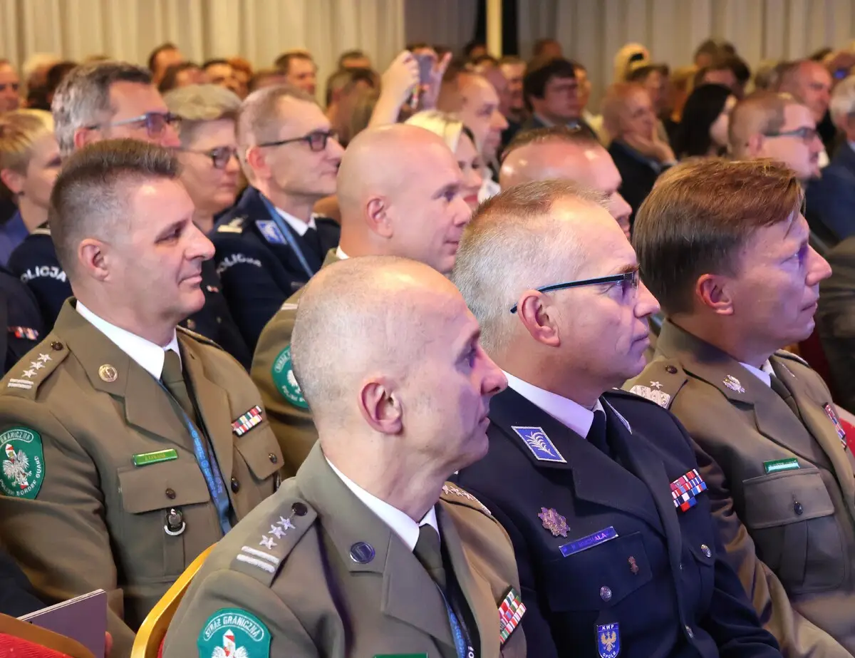 IV Kongres Bezpieczeństwa Województwa Opolskiego z udziałem lokalnych policjantów