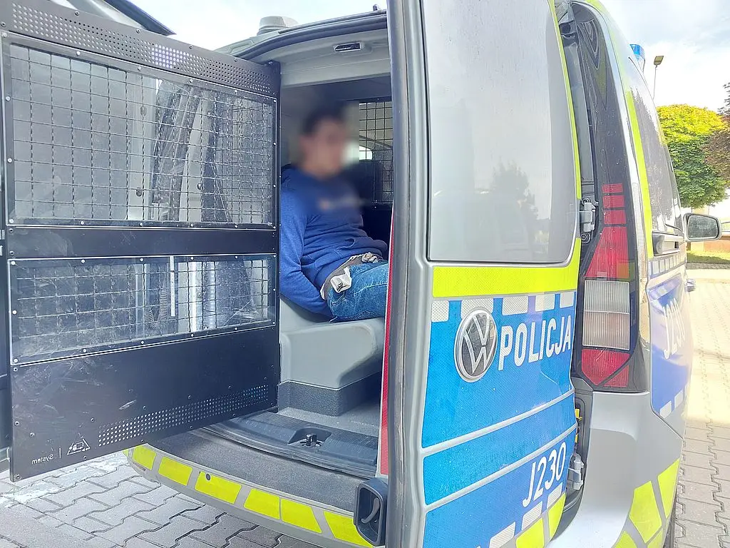 Mężczyzna zatrzymany po kradzieży kosmetyków w Oleśnie