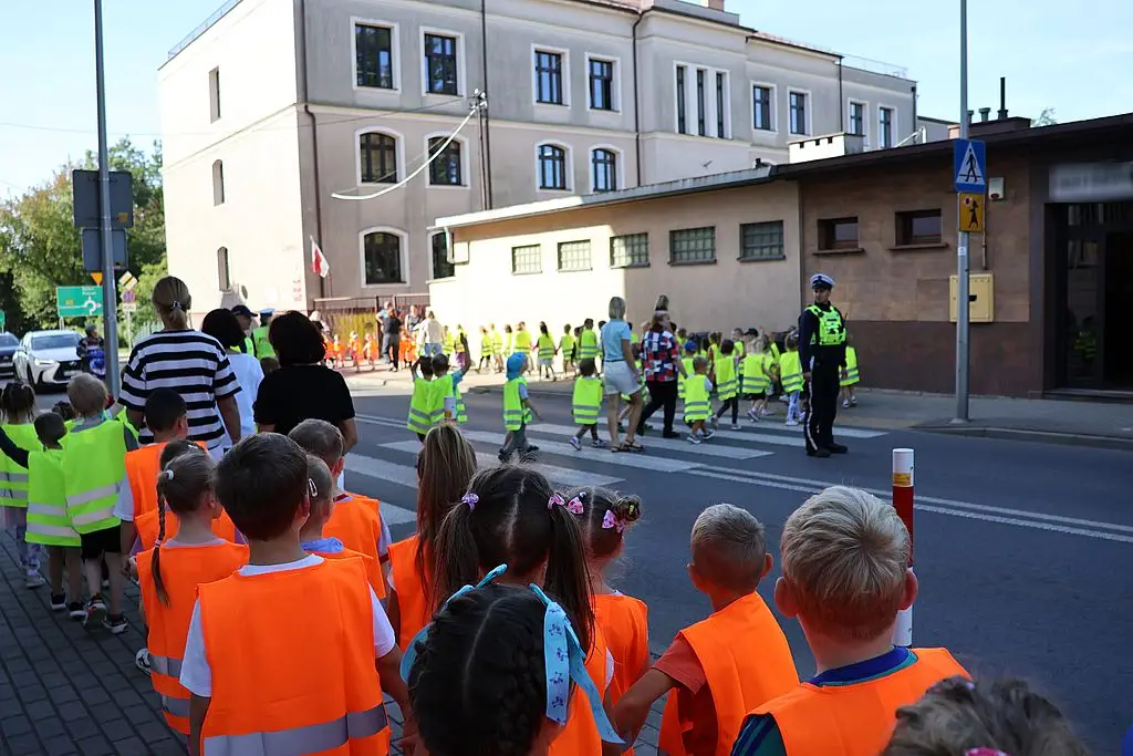 Policja zwiększa bezpieczeństwo dzieci w drodze do szkoły
