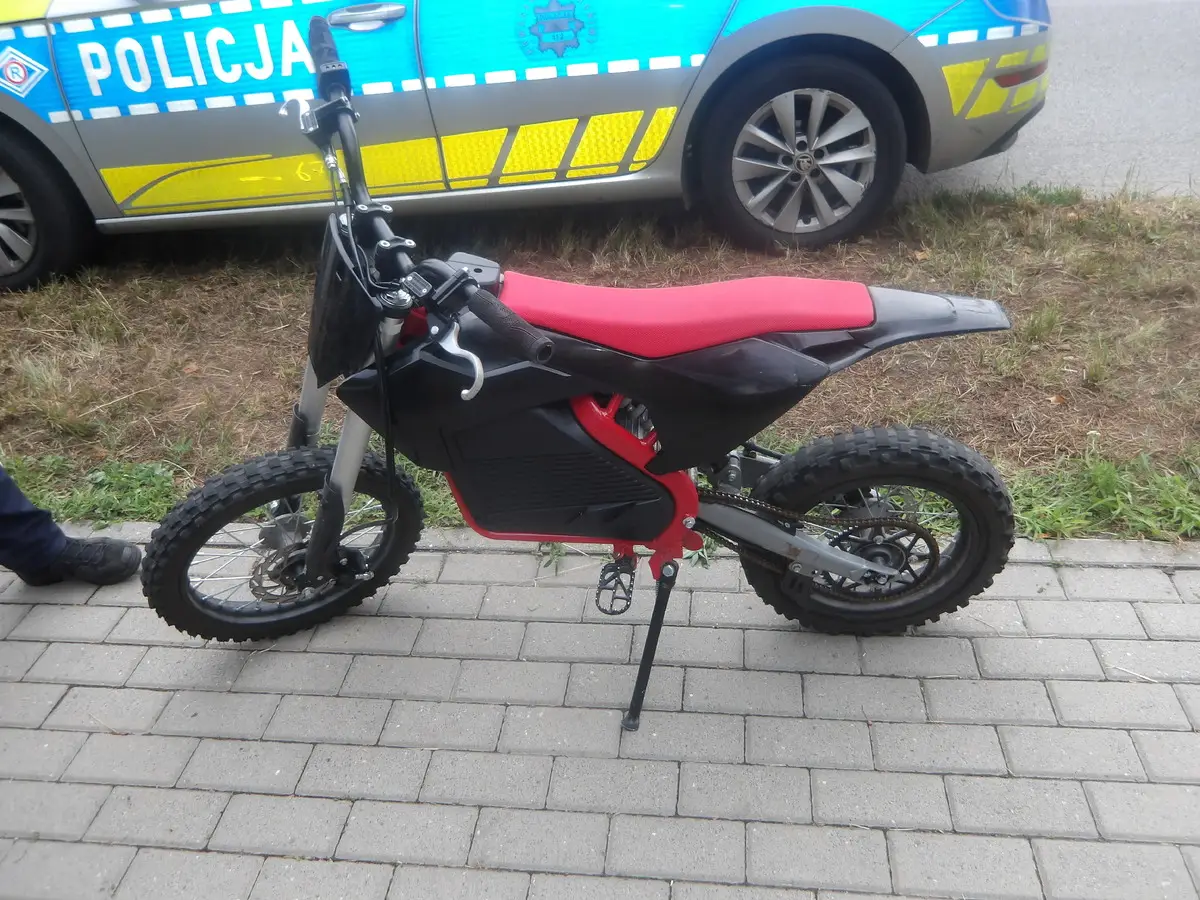 Zatrzymany 16-latek jeździł motorowerem bez kasku i uprawnień - sprawa trafi do sądu