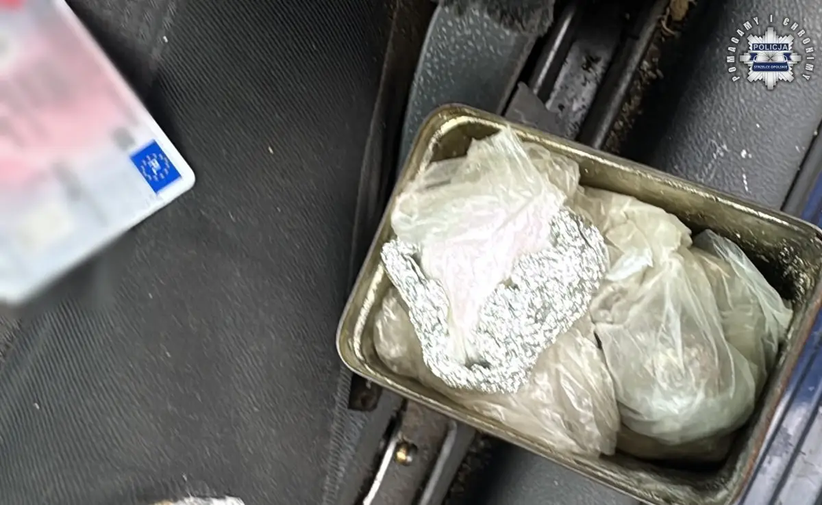 Kierowca z zakazem, z narkotykami i zbyt dużą prędkością trafił do aresztu