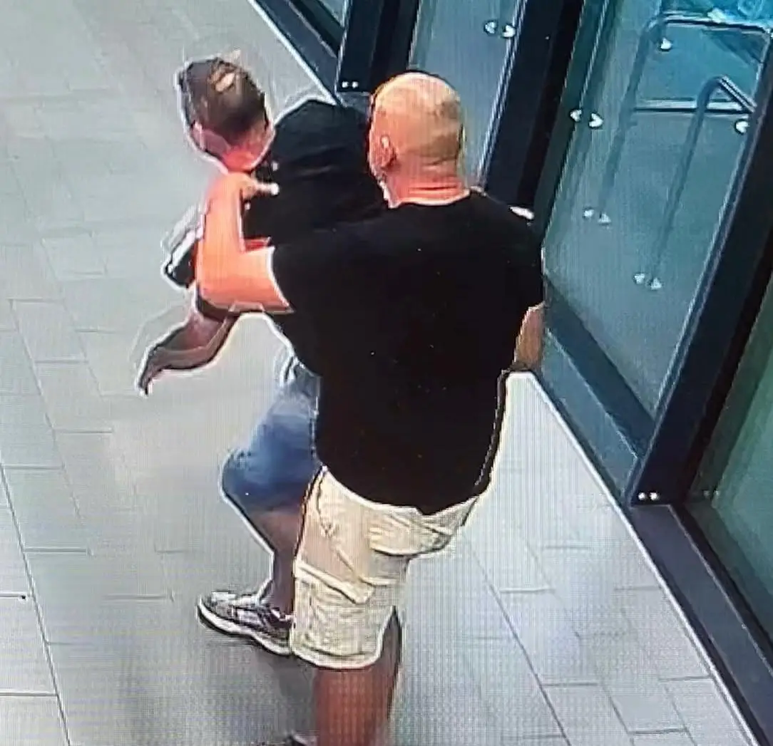 Dzielnicowy z Kluczborka zatrzymał złodzieja alkoholu po godzinach pracy