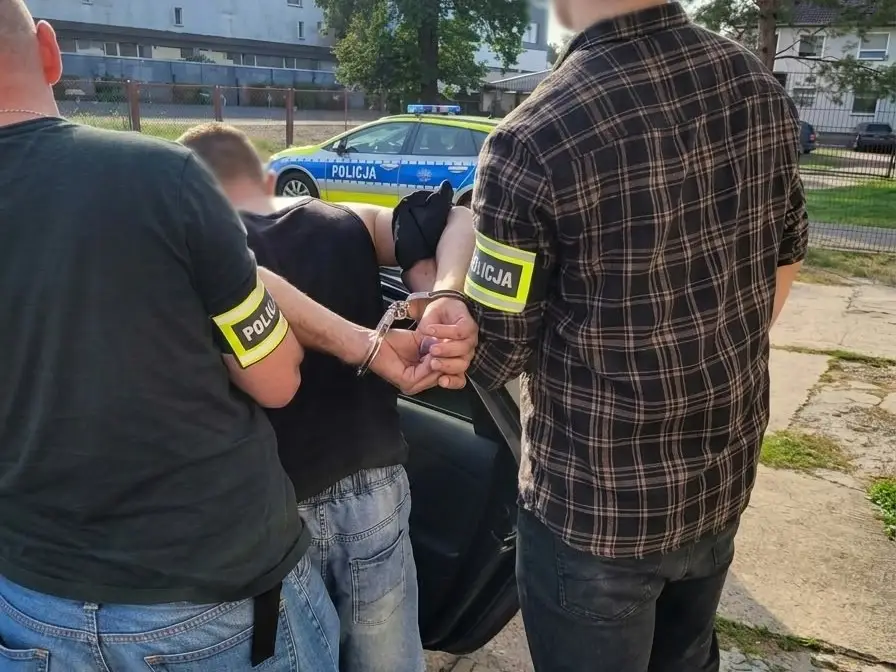 Zatrzymanie poszukiwanego za kradzież kabli i naruszenie zakazu prowadzenia pojazdów