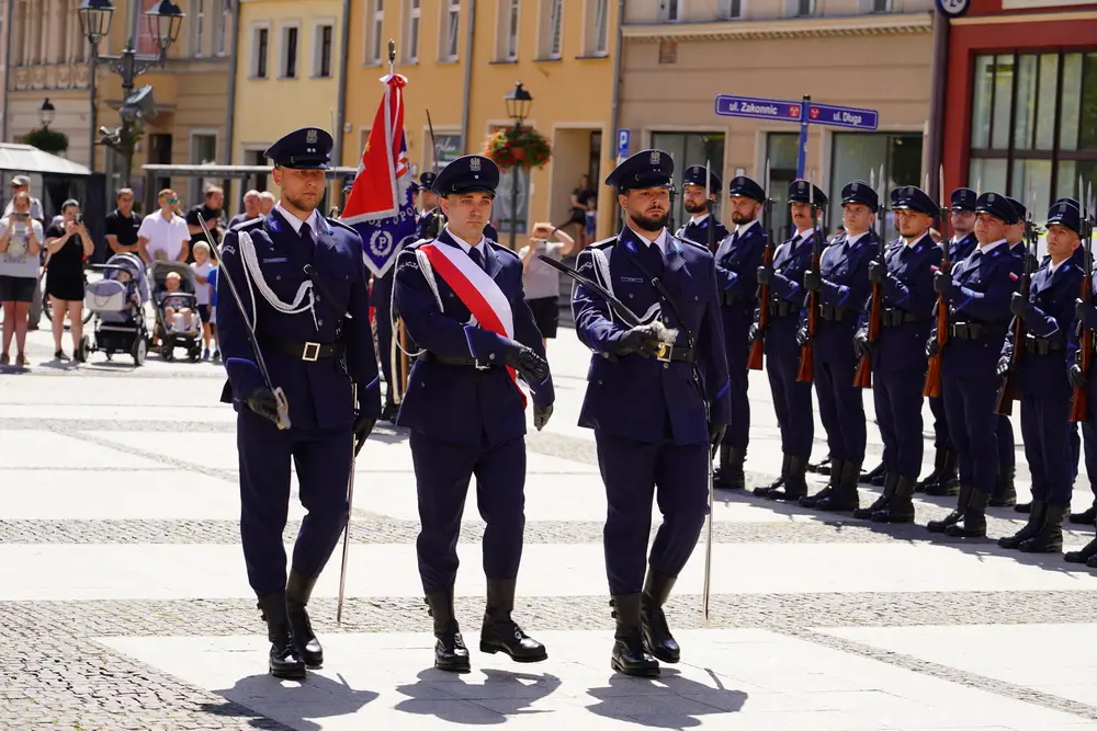 Powiatowe Obchody Święta Policji w Brzegu z nadaniem sztandaru