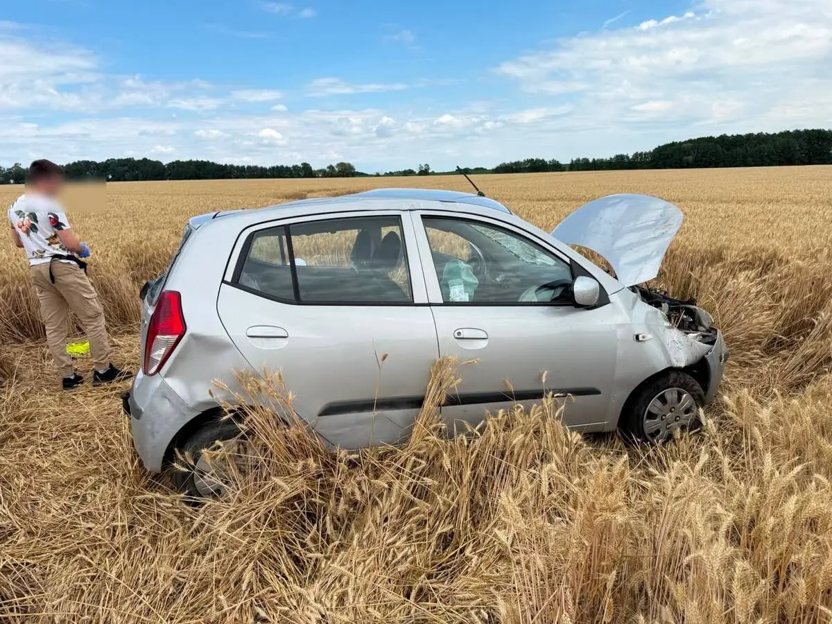Kierowca Hyundaia z ponad 3 promilami wjechał w pole