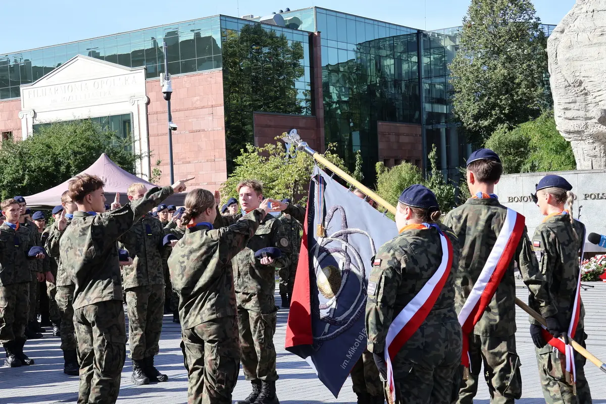 Ślubowanie uczniów klasy mundurowej w Opolu
